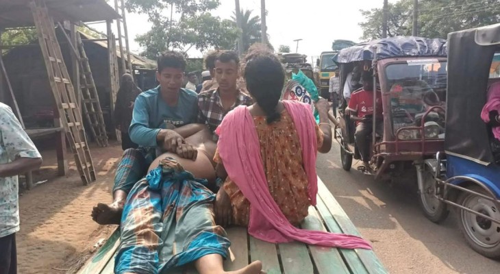 হাসপাতালে পৌঁছানোর আগেই ভ্যানে রোগীর মৃত্যু